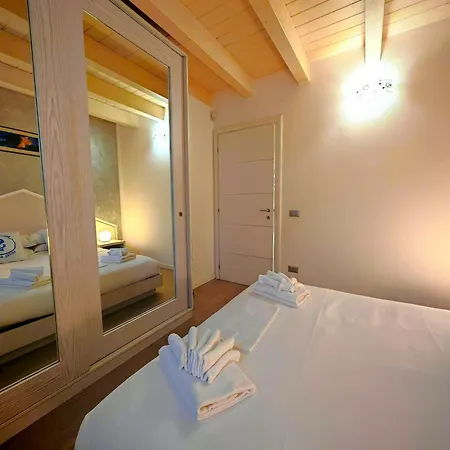 Sg Luxury - Crystal Bay Кастельнуово-дель-Гарда